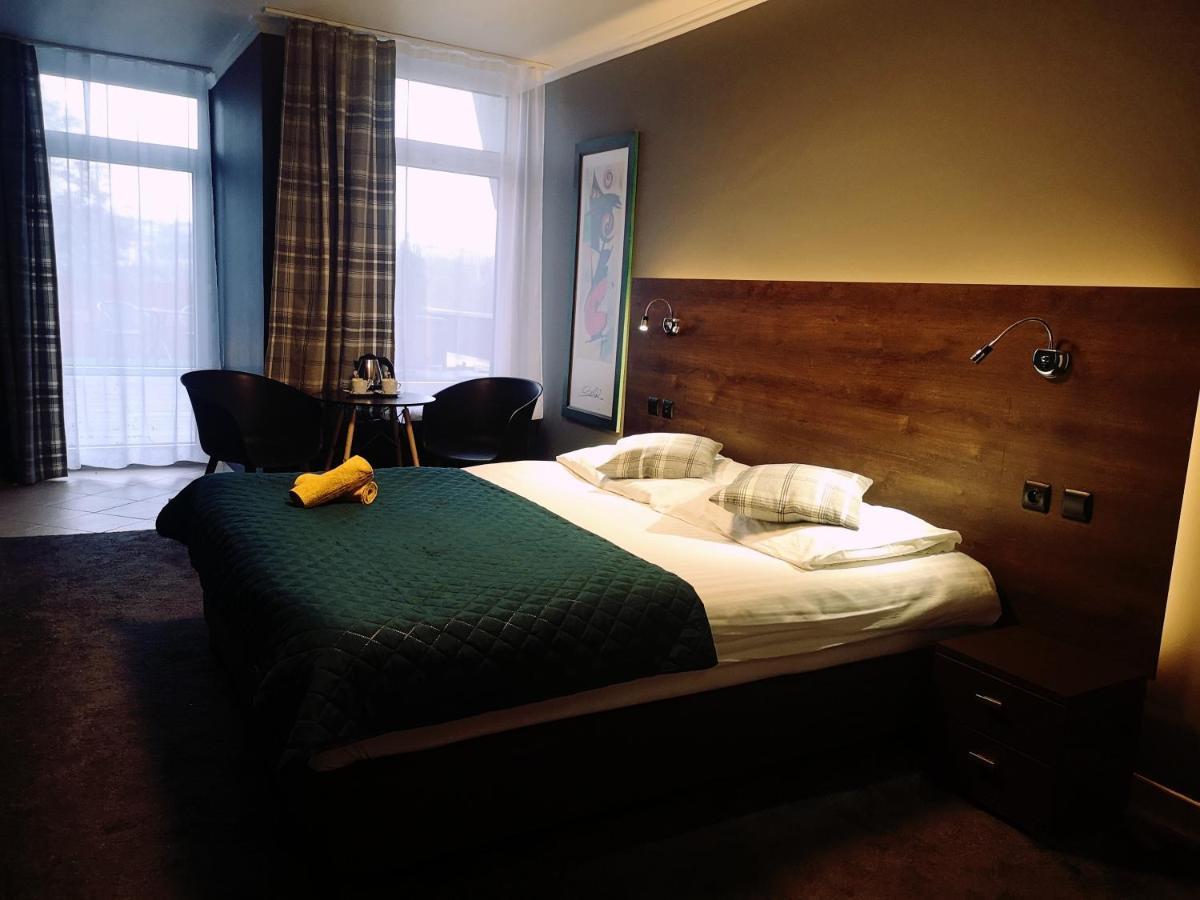 Aparthotel Bialy Orzel à Przemyśl Extérieur photo