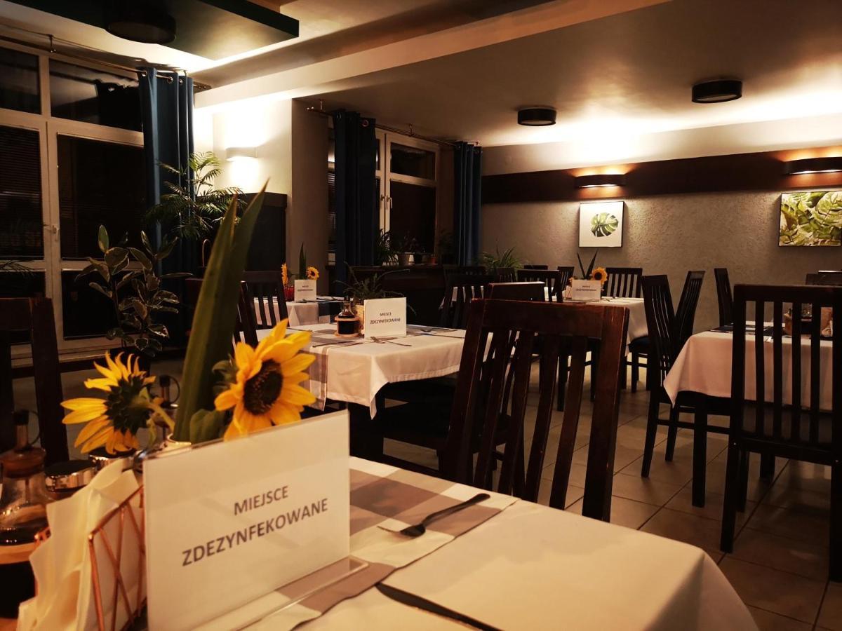 Aparthotel Bialy Orzel à Przemyśl Extérieur photo