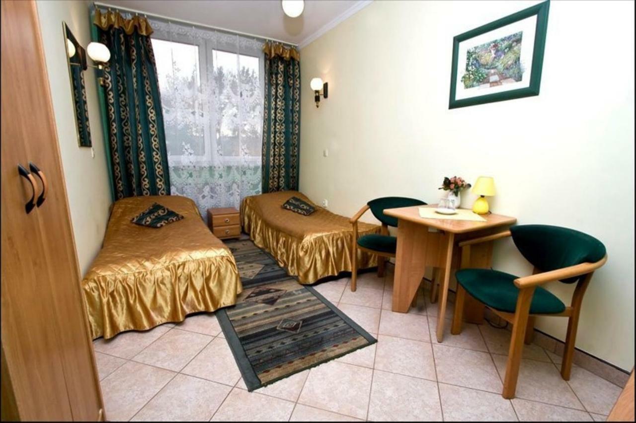 Aparthotel Bialy Orzel à Przemyśl Extérieur photo