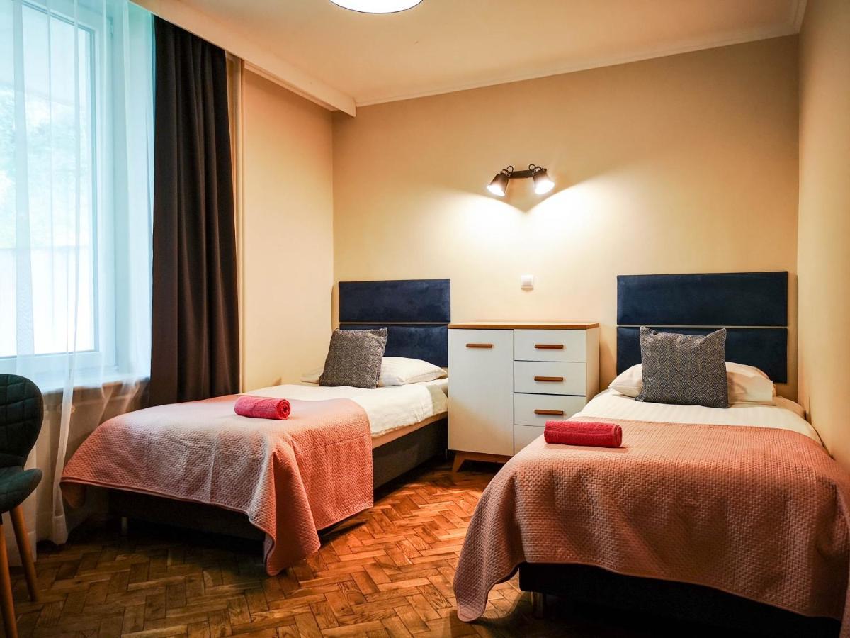 Aparthotel Bialy Orzel à Przemyśl Extérieur photo